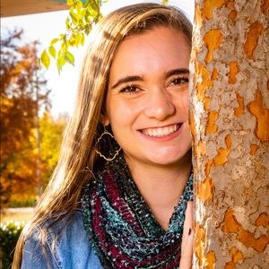 Meet your Posher, Alicia